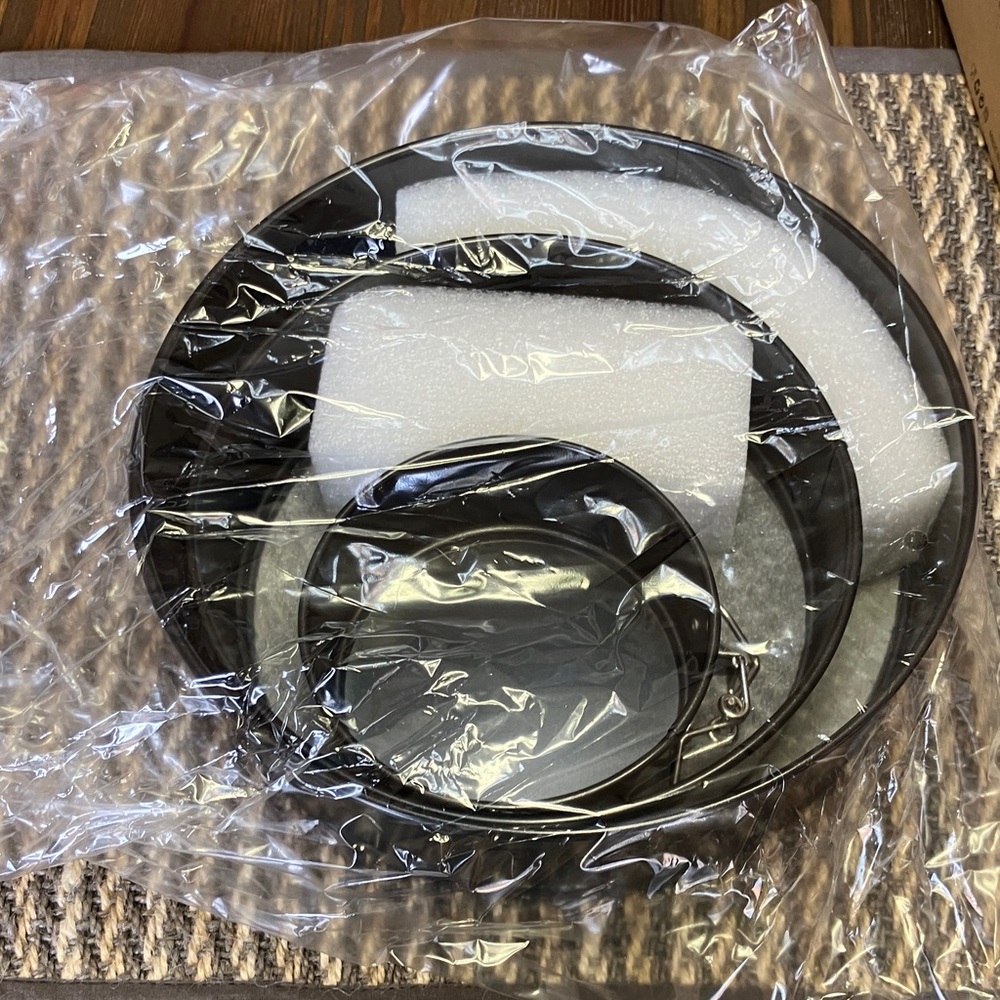 3 Pc Springform Pan Set - 4, 7 & 9 Inch - Picture 4 of 6